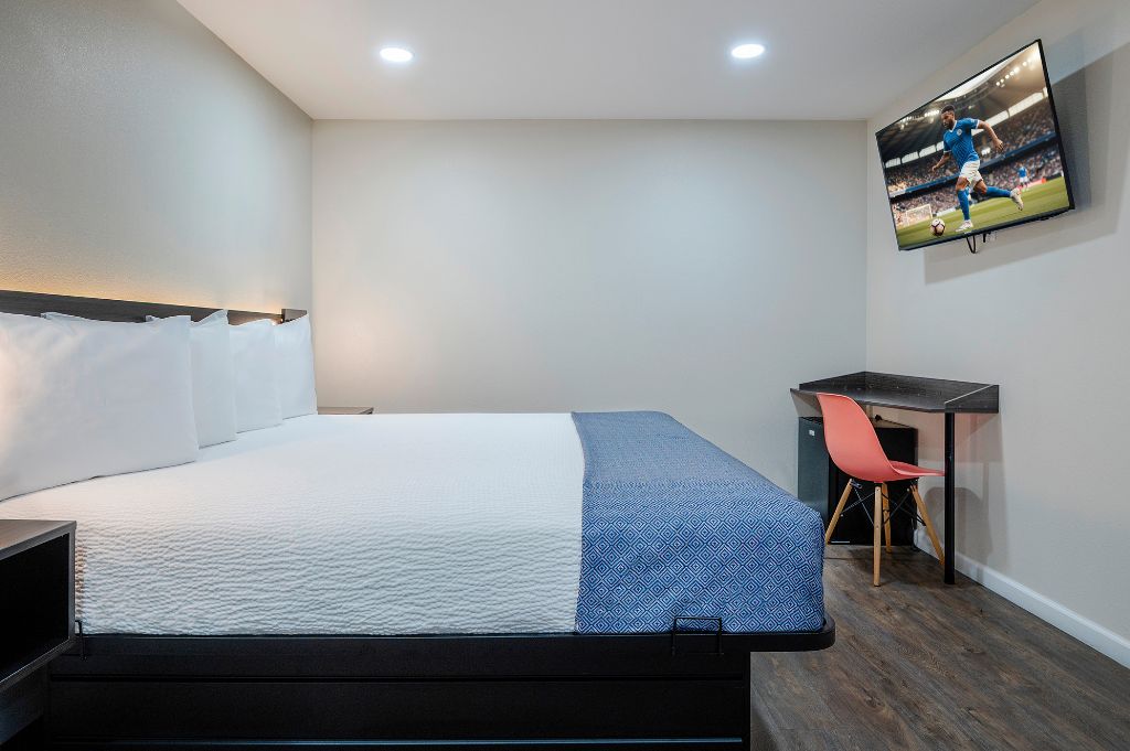 Standard Queen Room